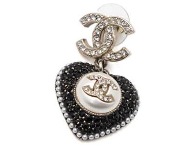 Chanel Orecchini Heart Crystal Pearl Drop Season Multicolore - vista 3