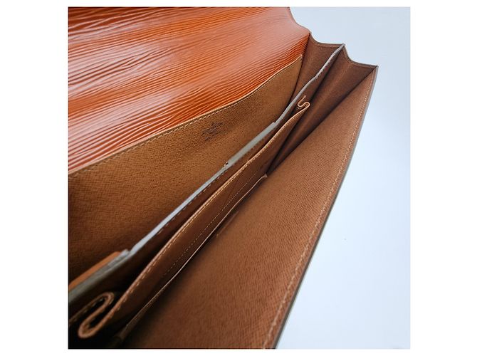 Louis Vuitton Serviette Epi Marron - vue 15