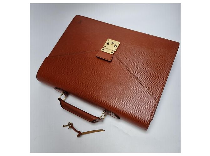 Louis Vuitton Serviette Epi Marron - vue 9