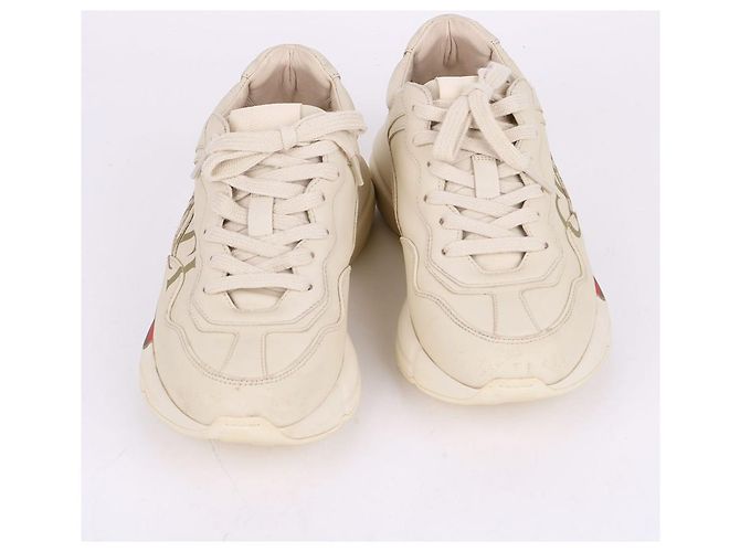 Gucci Sneakers Rhyton con logo Side Three Stripe Bianco - vista 3