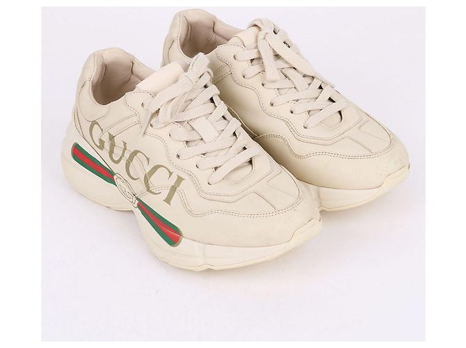 Gucci Sneakers Rhyton con logo Side Three Stripe Bianco - vista 4