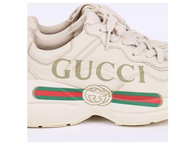Gucci Sneakers Rhyton con logo Side Three Stripe Bianco - vista 7
