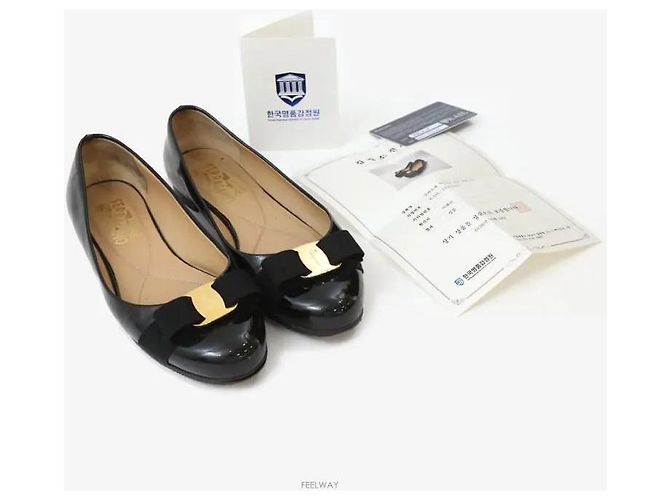 Salvatore Ferragamo Mocassini in vernice con fiocco nero - vista 8