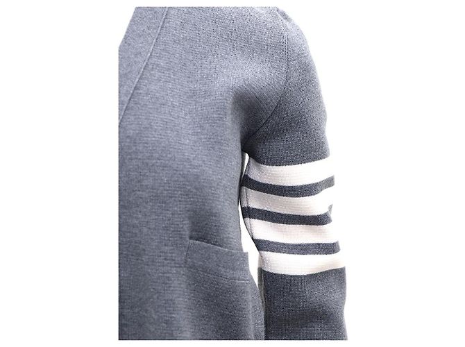Thom Browne Gestreifter V-Ausschnitt-Cardigan aus Virgin Wool Braun - Ansicht 4