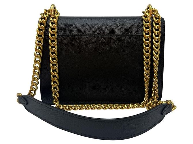 Prada Borsa a tracolla con patta a catena in pelle Saffiano Nero Oro - vista 5