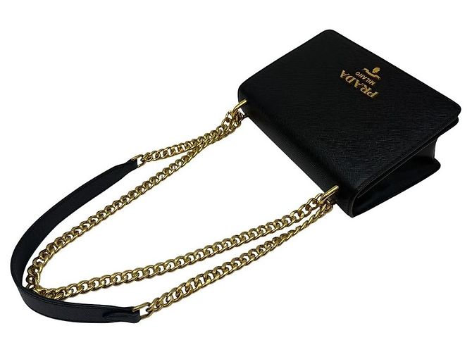 Prada Borsa a tracolla con patta a catena in pelle Saffiano Nero Oro - vista 7