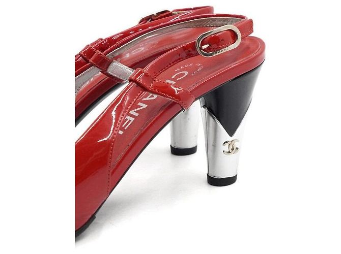 Chanel Escarpin slingback à talon en cuir verni rouge et noir - vue 6