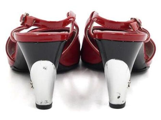 Chanel Escarpin slingback à talon en cuir verni rouge et noir - vue 7
