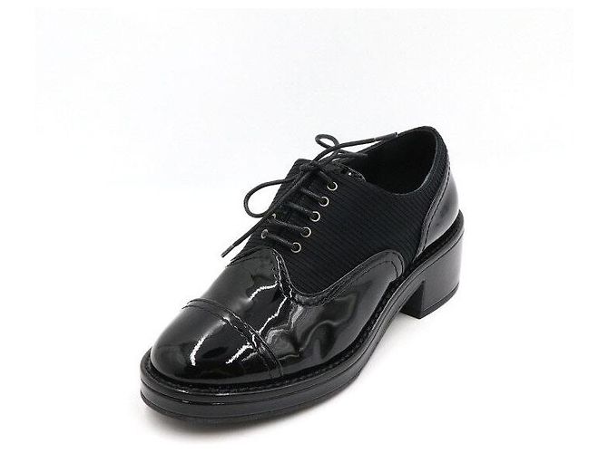 Chanel Scarpe Derby in pelle vernice nera Nero - vista 2