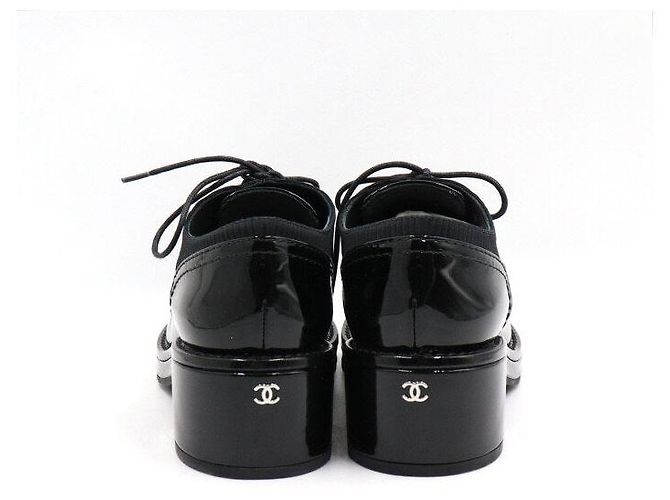 Chanel Scarpe Derby in pelle vernice nera Nero - vista 5