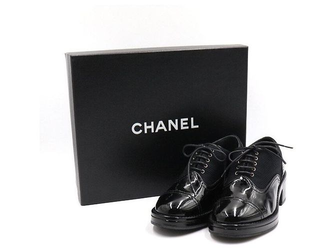 Chanel Scarpe Derby in pelle vernice nera Nero - vista 7