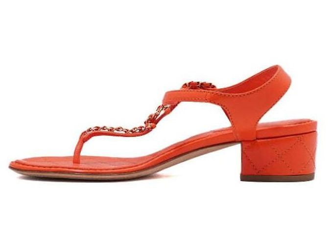 Chanel Sandali da donna in pelle di capra Classic Goatskin CC Chain Logo Arancione - vista 4