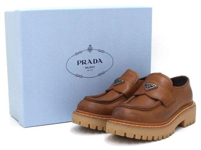 Prada Mocassini da donna in pelle marrone con logo a triangolo - vista 7