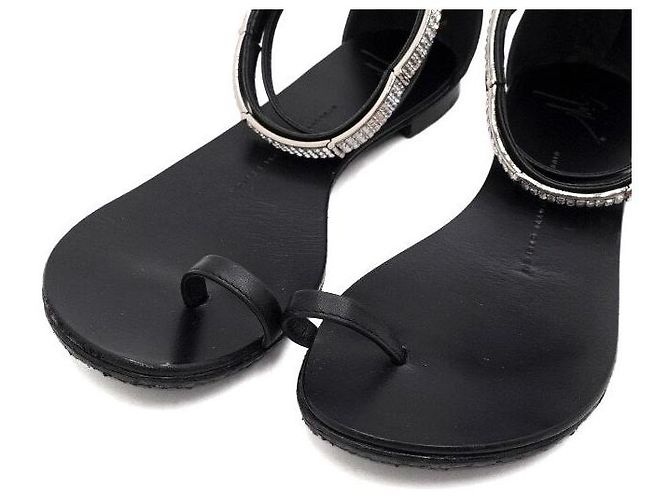 Giuseppe Zanotti Sandali flat in pelle nera con decorazioni in cristalli e perle - vista 5