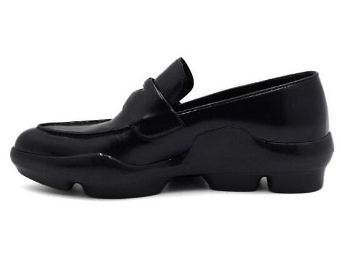 Prada Mocassini Penny con piattaforma in gomma spazzolata nera da donna - vista 4