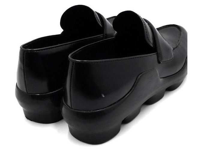 Prada Mocassini Penny con piattaforma in gomma spazzolata nera da donna - vista 8