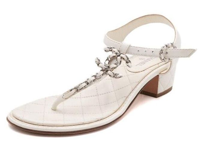 Chanel Sandali da donna in pelle di capra classica bianca con tracolla con logo CC e catena Bianco - vista 2