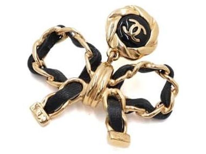 Chanel Orecchini a nastro in pelle di vitello e metallo dorato con logo CC D'oro - vista 3