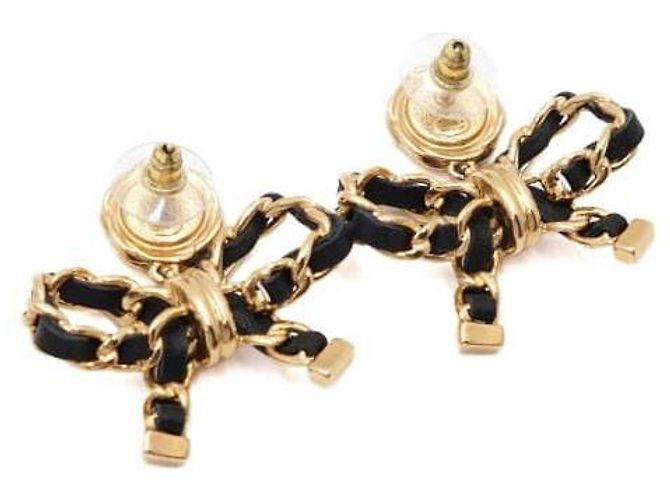 Chanel Orecchini a nastro in pelle di vitello e metallo dorato con logo CC D'oro - vista 4