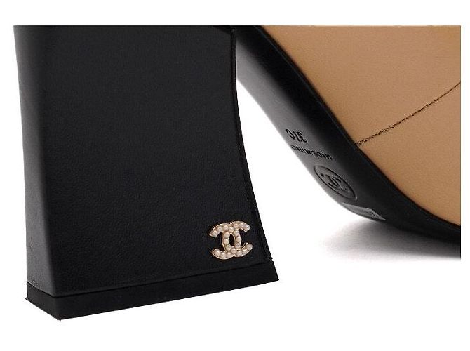 Chanel Décolleté bicolore in pelle con logo CC di perle Marrone - vista 7