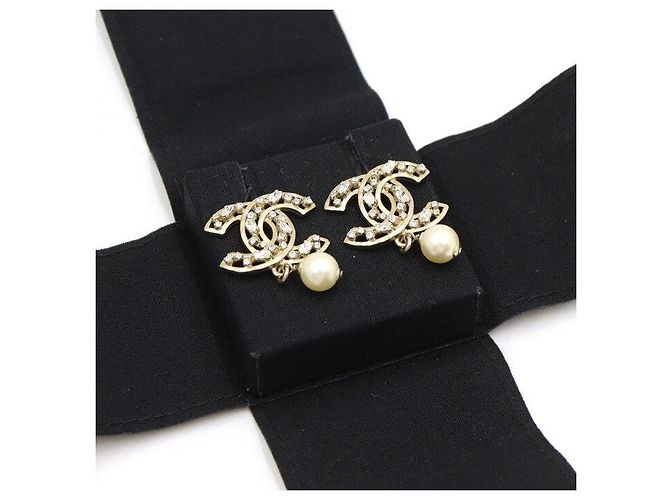Chanel Orecchini pendenti con perla e logo CC in cristallo dorato Season Multicolore - vista 4