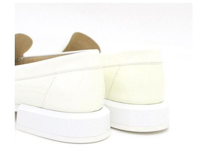Chanel Mocassini White Enamel Patent Leather Gold Pearl CC da donna Bianco - vista 6