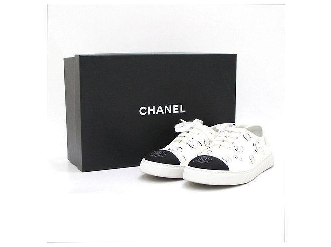 Chanel Sneakers da donna in pelle bicolore con logo CC Bianco - vista 7