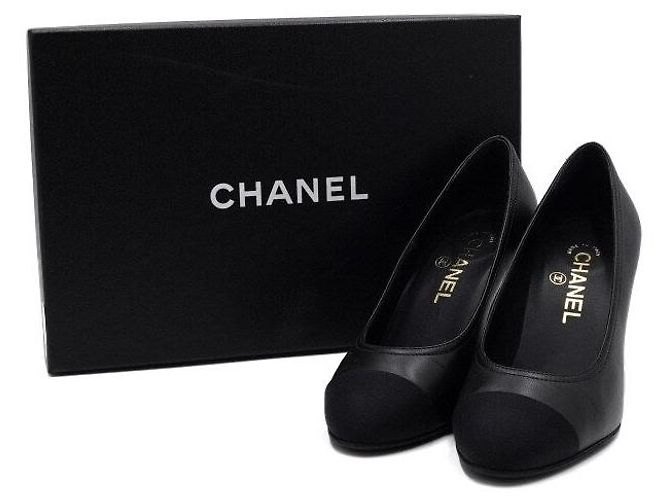 Chanel Décolleté in pelle nera con logo e tacco in cristallo da donna Nero - vista 9