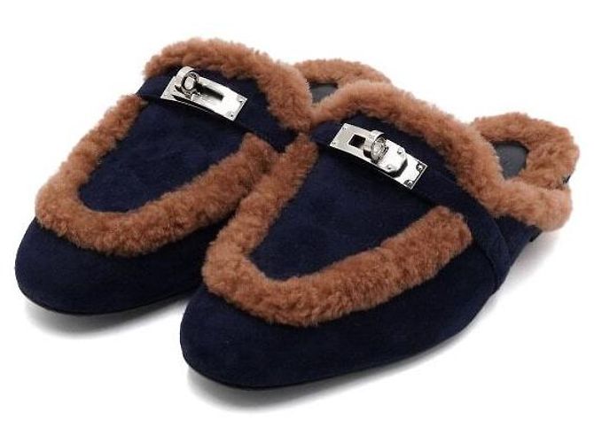 Hermès Mule e sandali in scamosciato marine e shearling dorato D'oro - vista 3