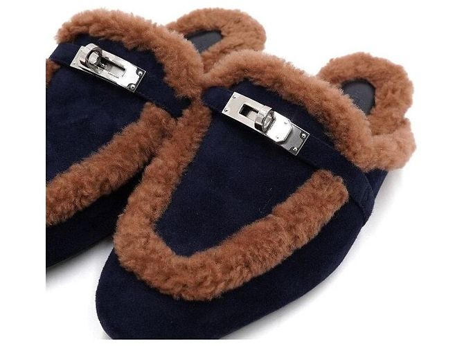 Hermès Mule e sandali in scamosciato marine e shearling dorato D'oro - vista 5