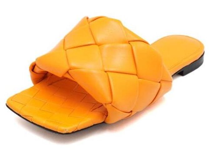 Bottega Veneta Sandali piatti da donna in agnello Intrecciato arancione - vista 2