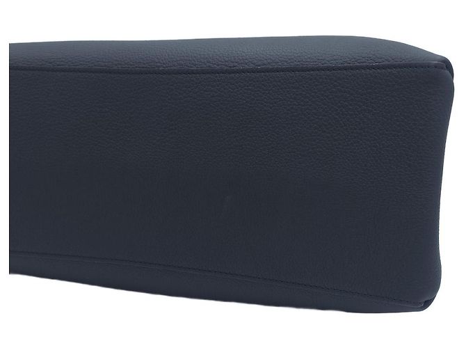 Louis Vuitton Borsa a tracolla Lockme Shopper in pelle di vitello granulata Nero - vista 7