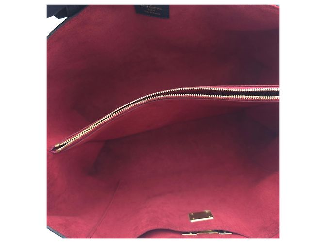 Louis Vuitton Borsa a tracolla Lockme Shopper in pelle di vitello granulata Nero - vista 9