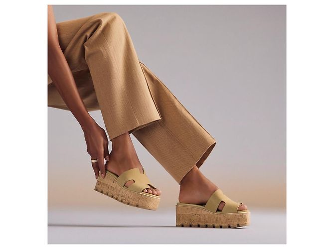 Hermès Sandali con tacco zeppa Eze Suede Beige Marrone - vista 10