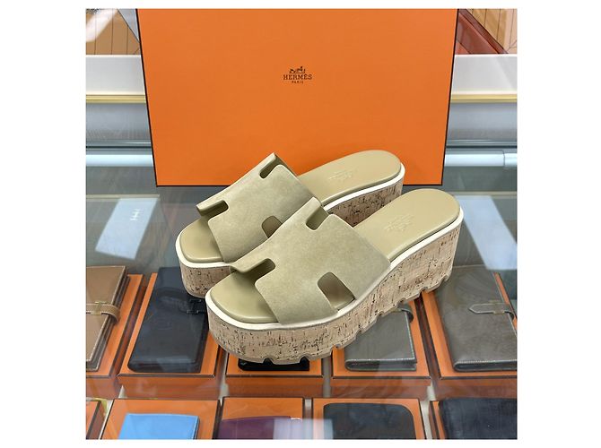 Hermès Sandali con tacco zeppa Eze Suede Beige Marrone - vista 2