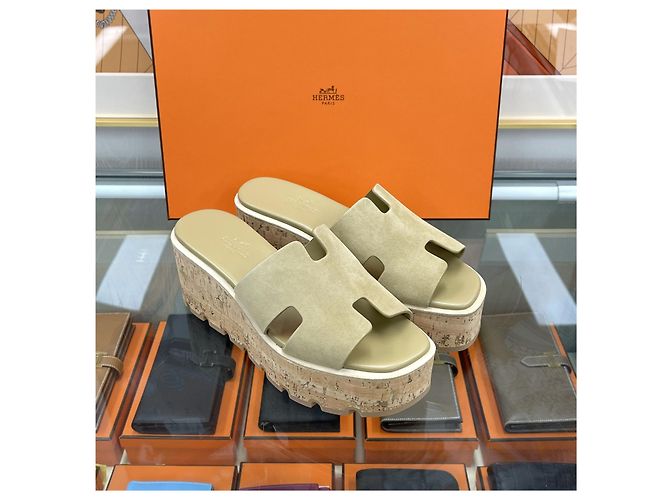 Hermès Sandali con tacco zeppa Eze Suede Beige Marrone - vista 3