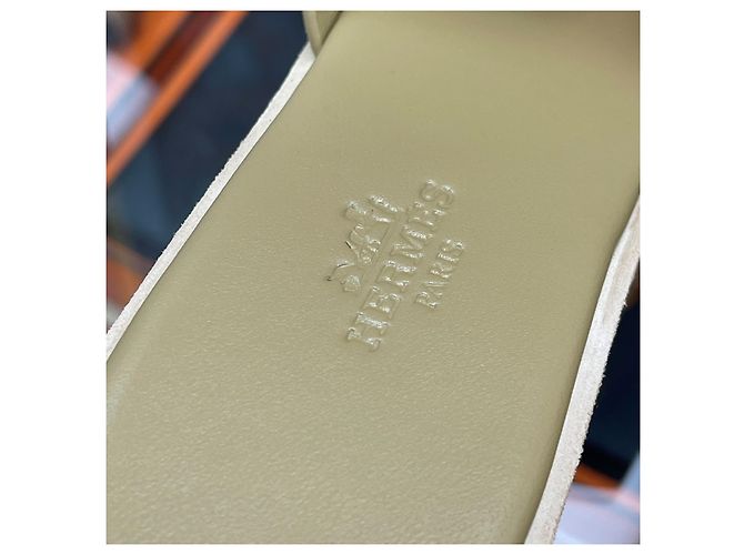 Hermès Sandali con tacco zeppa Eze Suede Beige Marrone - vista 6