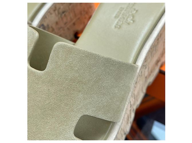 Hermès Sandali con tacco zeppa Eze Suede Beige Marrone - vista 8