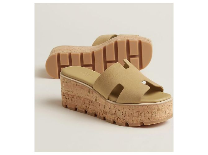 Hermès Sandali con tacco zeppa Eze Suede Beige Marrone - vista 9