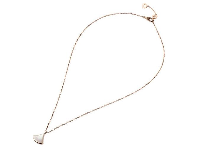 Bulgari Collana Divas Dream in oro rosa, diamante e madreperla - vista 3