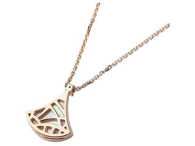 Bulgari Collana Divas Dream in oro rosa, diamante e madreperla - vista 4