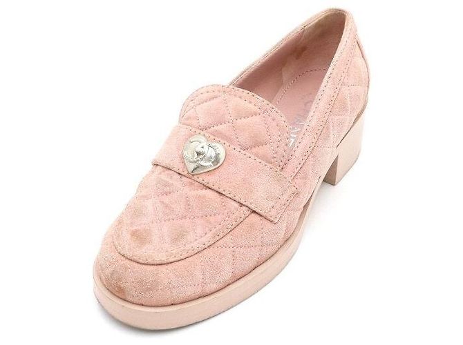 Chanel Mocassini da donna in scamosciato rosa con logo a cuore - vista 2