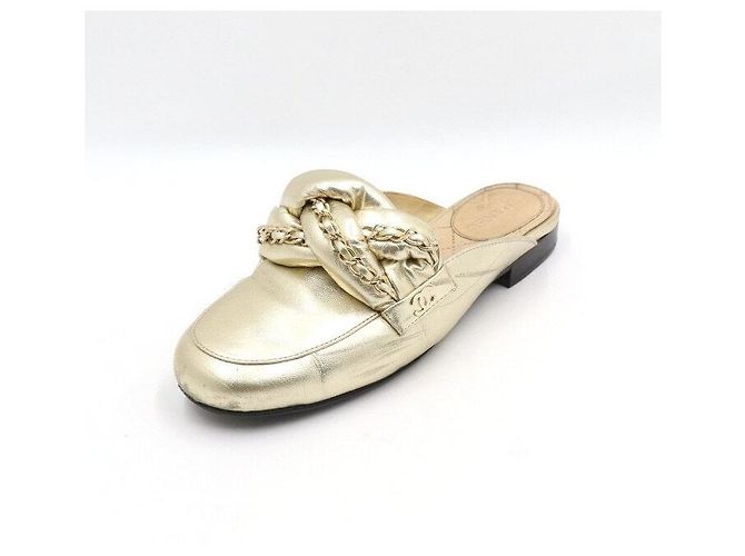 Chanel Sandali Mule da donna in agnello oro metallizzato con logo CC e catena - vista 2