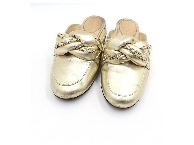 Chanel Sandali Mule da donna in agnello oro metallizzato con logo CC e catena - vista 5