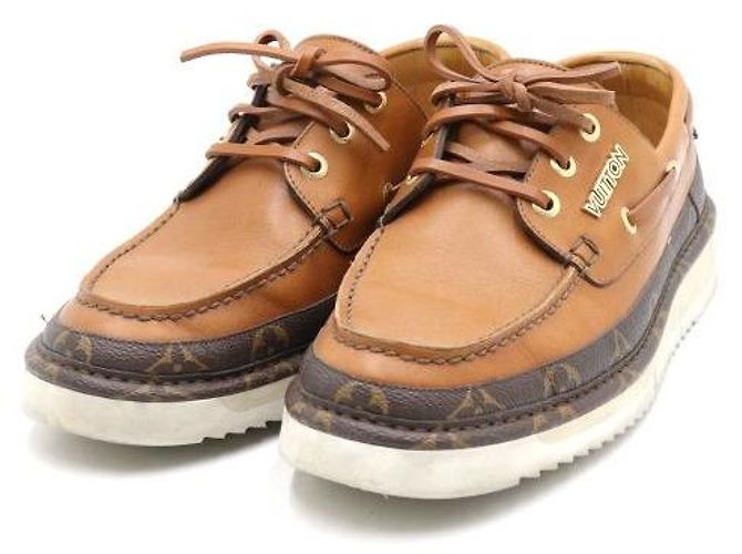 Louis Vuitton Mocassini Sneakers da Uomo con Logo Monogramma Marrone - vista 3
