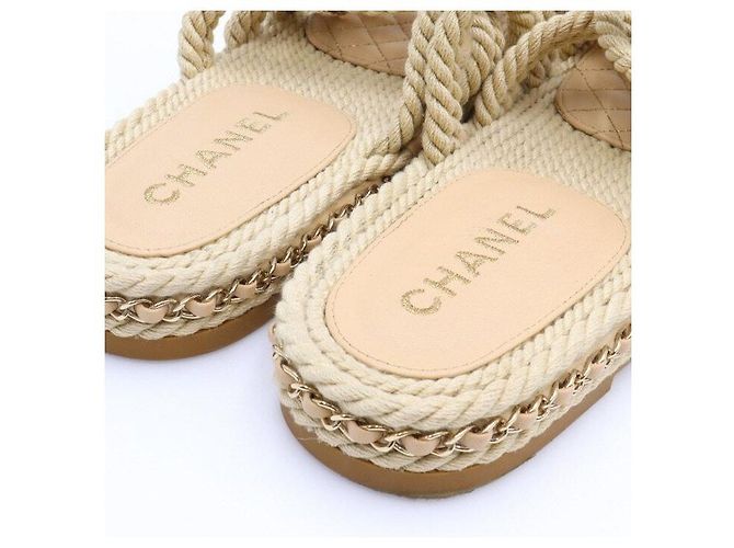 Chanel Sandálias e Chinelos Femininos com Alça de Corda Logo CC e Corrente Dourada - vista 6
