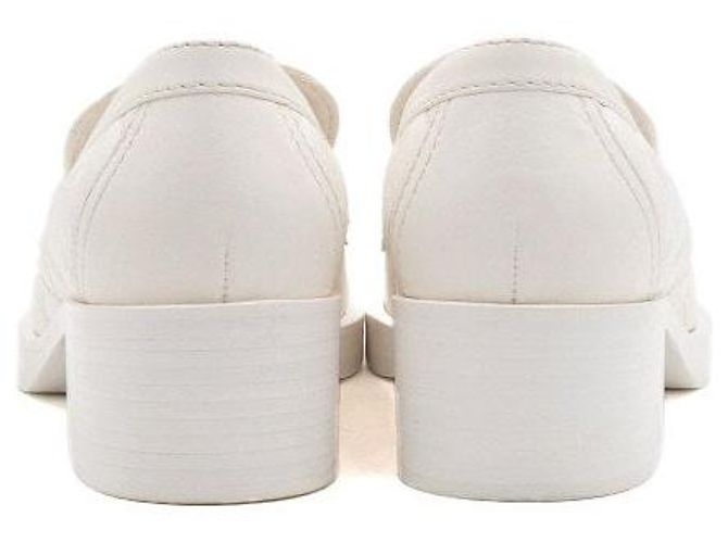 Chanel Mocassini da donna in agnello bianco con chiusura a cuore dorato - vista 7