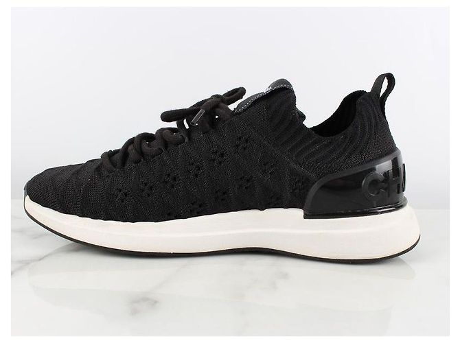 Chanel Steppbare Strick-Sneaker mit Logo Schwarz - Ansicht 8