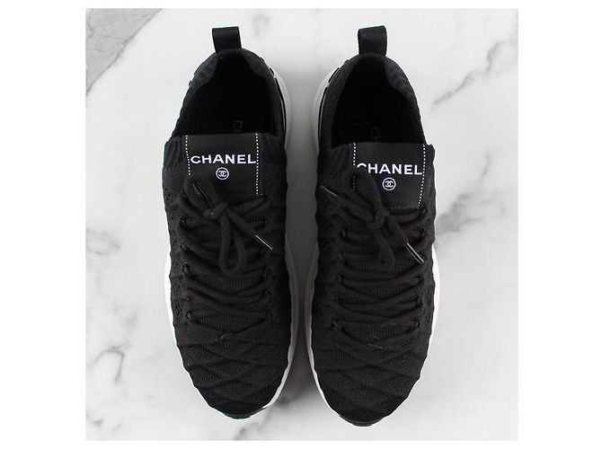 Chanel Steppbare Strick-Sneaker mit Logo Schwarz - Ansicht 9
