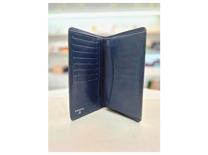 Chanel Cartera larga con solapa de charol clásico caqui oscuro Castaño - vista 19